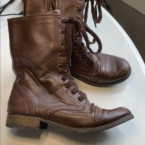 Combat boots